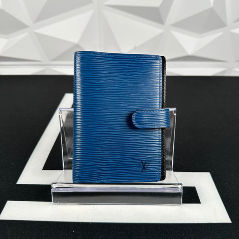 Louis Vuitton Beige Empreinte Notebook Cover (RFID) – Luxury Leather Guys