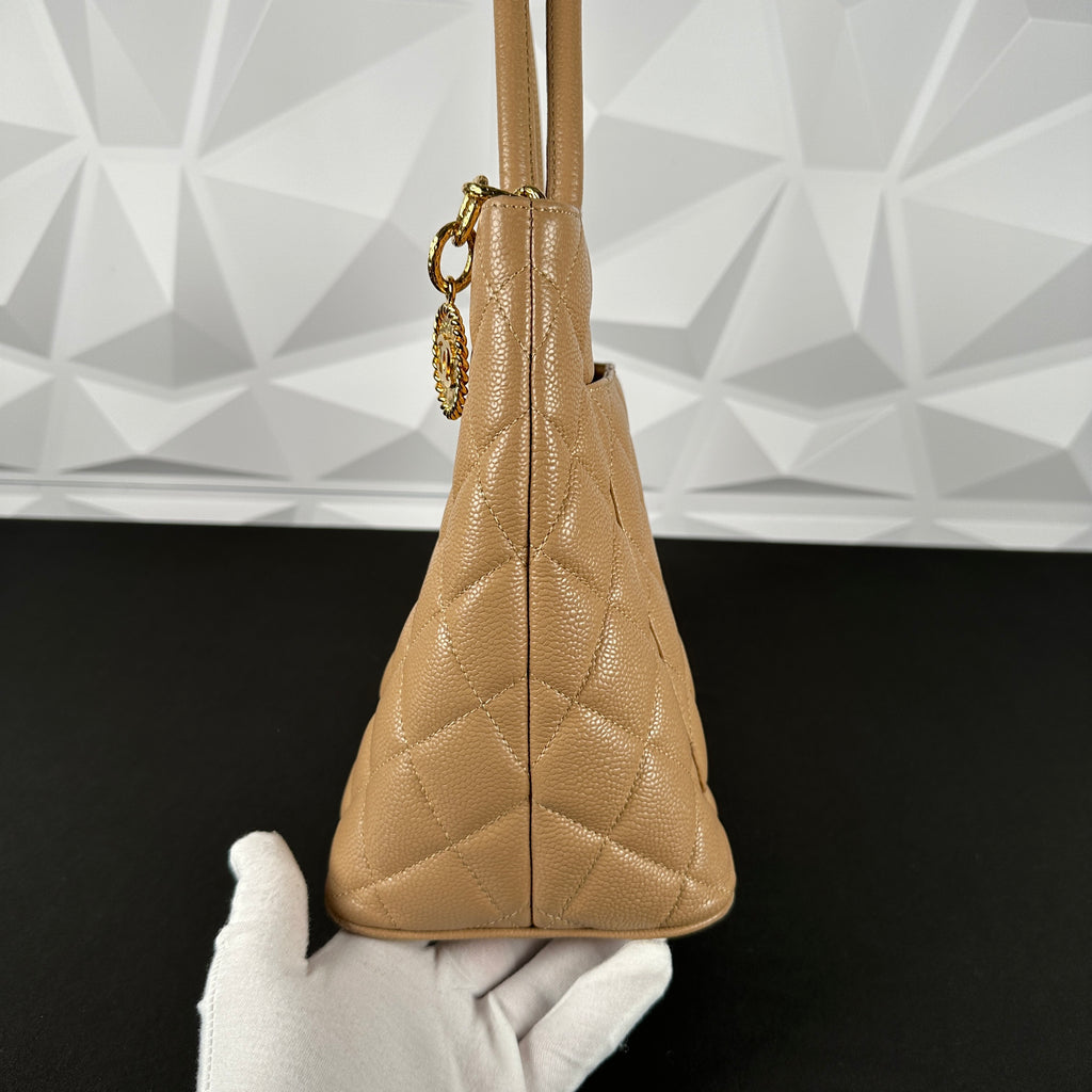 Pre-owned Chanel Leather Handbag In Beige